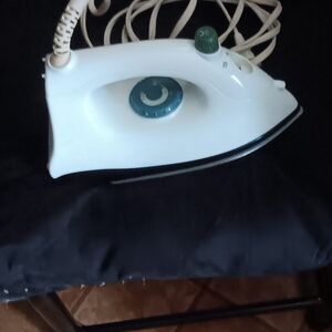 VINTAGE PROCTOR SILEX STEM AND PRESS IRON, ELECTRIC.